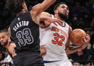 乐鱼体育平台-包含纽约尼克斯训练开放日，赛前造点机会引欢呼，NBA常规赛在即，训练强度明显提升的词条